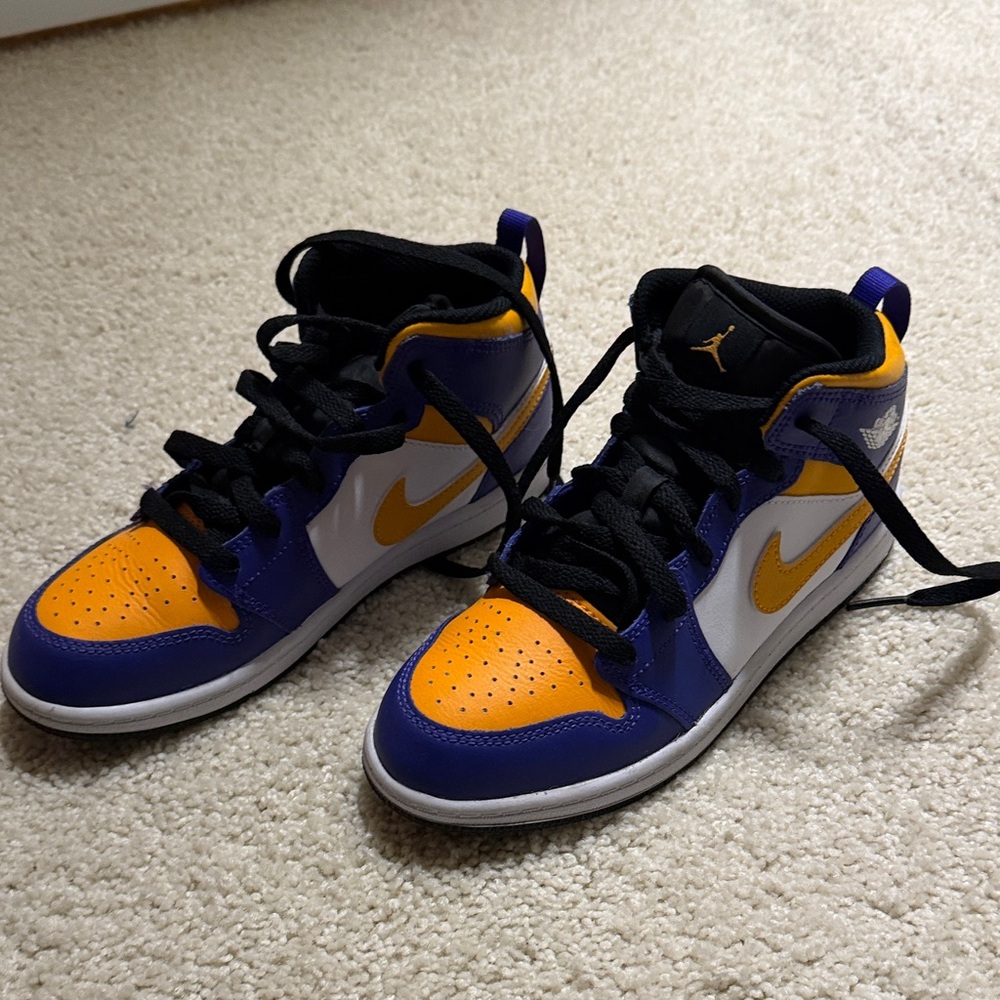 Jordan Kids' High-Top Sneakers in Purple/Yellow/White/Black